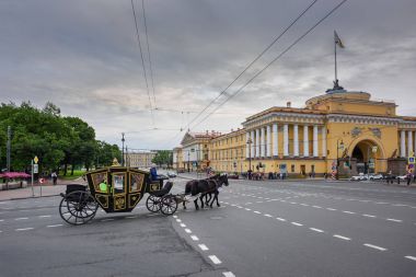 Saint Petersburg, Rusya'nın tarihsel bölge ile bir satır boşluğu içinde geleneksel binme.
