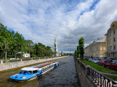 Görünümü St. Nicholas Katedrali'nin çan kulesi ve Krjukov kanal çıkabilir. Saint Petersburg, Rusya Federasyonu.