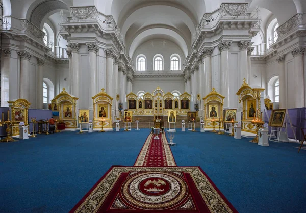 Interior de la Catedral de Smolny (construida entre 1746 y 1835). San Petersburgo, Rusia . — Foto de Stock