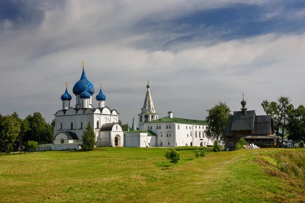 Храми стародавнього Кремля Suzdal. Суздаль, Золотого кільця Росії — стокове фото