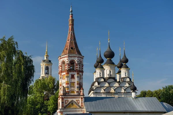 Antipievskaya och Lazarevskaya kyrkor i Suzdal. Gyllene ringen, Ryssland. — Stockfoto