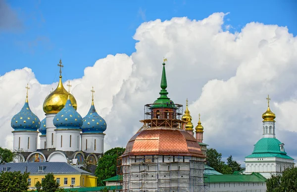 Reconstrução da torre Pyatnitskaya do mosteiro de Sergiev Posad. Sergiev Posad, Rússia — Fotografia de Stock