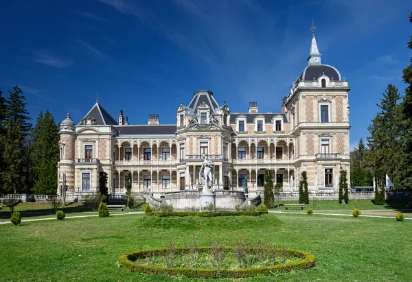 Pałacu spacerem do Hermesvilla (wybudowany w 1882-1886) w Lainzer Tiergarten, w Wiedniu, Austria. — Zdjęcie stockowe