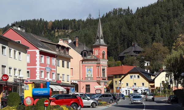 Πόλη Spittal an der Drau, βρίσκεται στις νότιες πλαγιές των Άλπεων Gurktal (Nock βουνά) στο ομόσπονδο κρατίδιο της Καρινθίας, Αυστρία. — Φωτογραφία Αρχείου