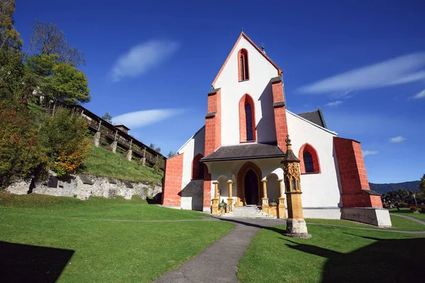 教区教会の聖マタイ 世紀に建てられました ムーラウの歴史的タウン センター オーストリア シュタイアー マルク州の連邦国家 — ストック写真