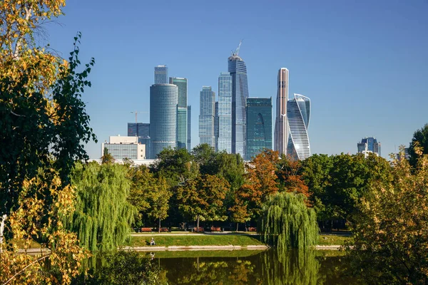 Moskova / Rusya - 1 Mayıs 2017. Bir yaz sabahı Moskova Uluslararası İş Merkezi 