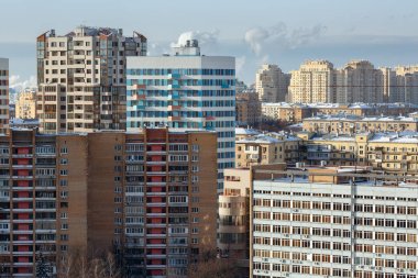 Moskova / Rusya - 25 Ocak 2017. Eski ve yeni konut evlerin havadan görünümü. Güney-Batı yönetim Okrug (Gagarinsky bölgesi), Moskova, Rusya Federasyonu. 