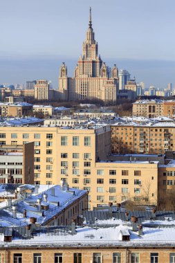 Lomonosov Moskova Devlet Üniversitesi, konut evler çevrili Ana binadan görünümünü. Moscow, Rusya Federasyonu.