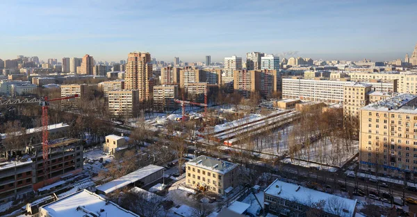 モスクワ ロシア連邦 2017 冬のモスクワの南西地区のパノラマ風景 Vavilova 通りの眺め — ストック写真