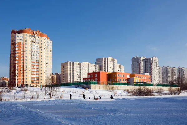 Pekhorka の銀行で幼稚園に新しい住宅 モスクワ地域 ロシア バラシハ市 — ストック写真