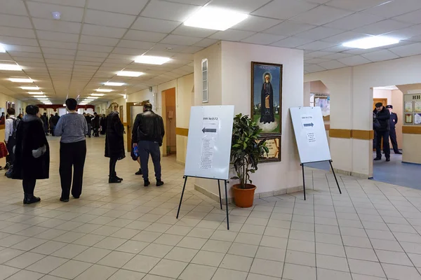 在2018年3月18日用于俄罗斯总统选举的学校投票站。Balashikha, 莫斯科地区. — 图库照片