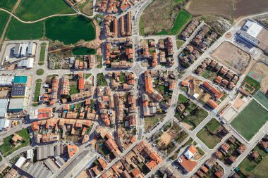 Calldetenes köyünün havadan görünüşü - Vic 'in banliyösü. Katalonya, İspanya.