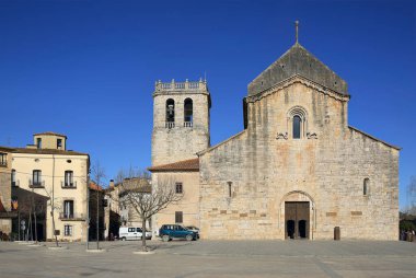Antik kutsanmış manastır Sant Pere de Besalu. Besalu, İspanya.