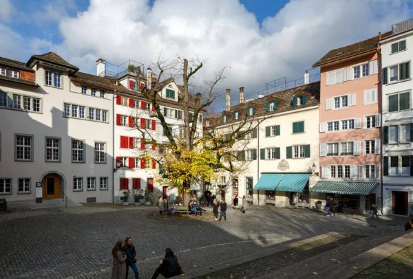 Παλιά γειτονιά το φθινόπωρο. Zuerich, Ελβετία, Ευρώπη. — Φωτογραφία Αρχείου