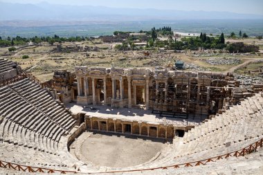 Antik Hierapolis şehrinin amfitiyatrosu. UNESCO Dünya Mirası Alanı. Pamukkale, Denizli ili, Türkiye