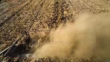 Hasat birleştirin. Kolza tohumu alan. Tecavüz hasat. Kabin görüntülemek.