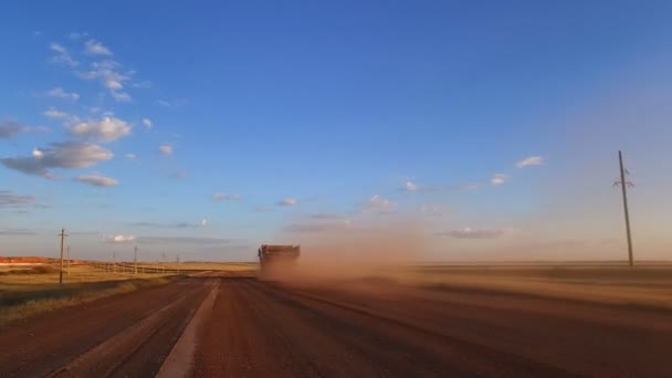 Dump truck rides on the road to the quarry. Moving camera. — Stock Video