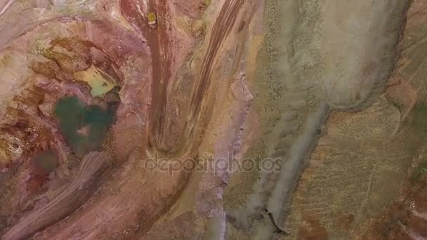 採石場のパノラマ。バルハーン砂。鉱物の開発。上からの眺め. — ストック動画