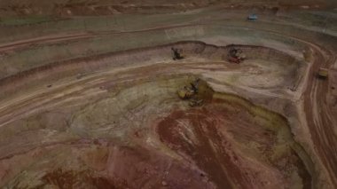 Taş ocağı Panoraması. Barkhan sands. Mineraller geliştirilmesi. Yukarıdan görüntülemek.
