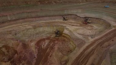 Taş ocağı Panoraması. Barkhan sands. Mineraller geliştirilmesi. Yukarıdan görüntülemek.