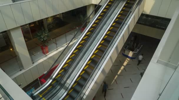 Upływ czasu schodów ruchomych w centrum handlowym. — Wideo stockowe