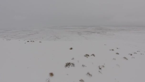 Amazing aerial view of snow-covering sandy mountains in Western Kazakhstan, Mangyshlak Peninsula. Desert in the snow. — Stock Video