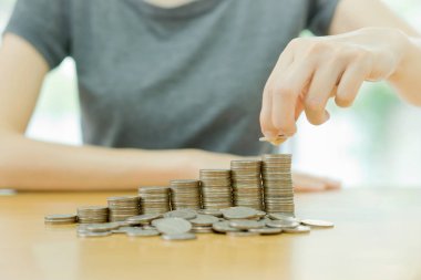 el koymak yığmak için paraları sikke