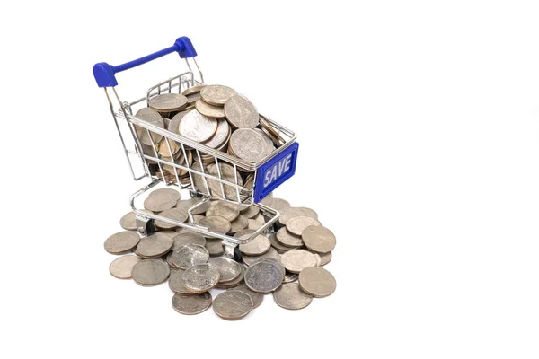 Speicherkonzept mit Warenkorb voller Münzen. — Stockfoto