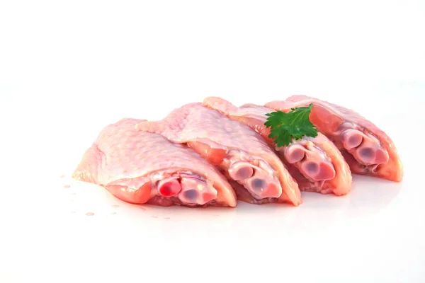흰 배경에 분리 된 날 닭 날개 — 스톡 사진