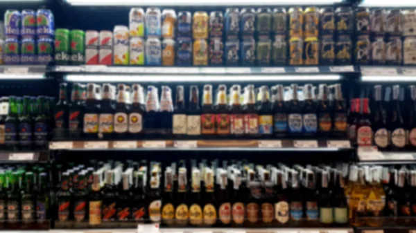 Supermarketin hyllyn defocus tausta — kuvapankkivalokuva
