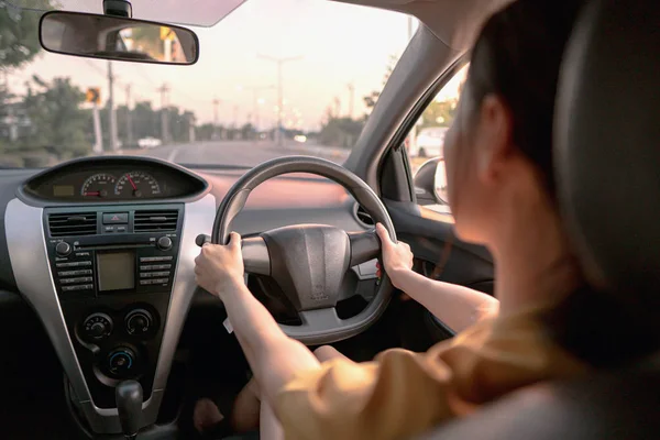 Rear view of cool woman in driving car — 图库照片