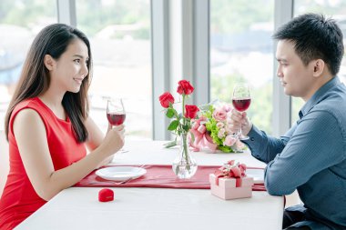 Sevgili Genç Çiftin Randevusu