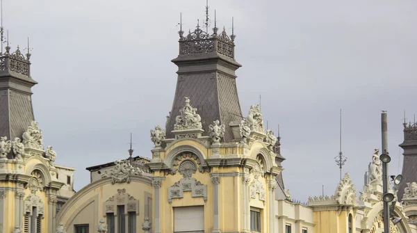 Estatuas en el techo — Foto de Stock