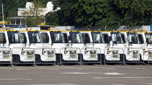Servis araçları park