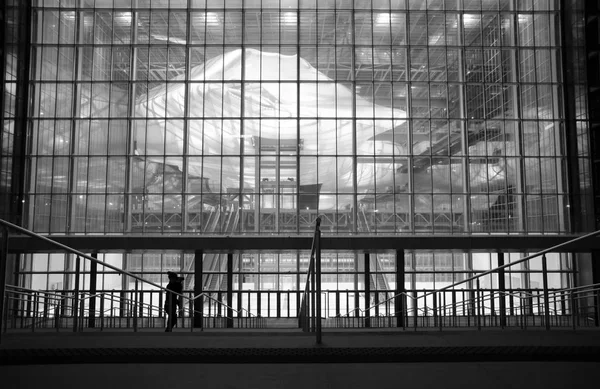 La nuvola von fuksas, das neue Kongresszentrum aus Stahl und Glas im Eur-Viertel. — Stockfoto