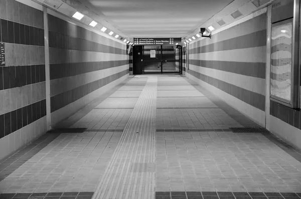 Rome, Italy. 16 july, 2017. Empty subway of a railway station. — Stock Photo, Image