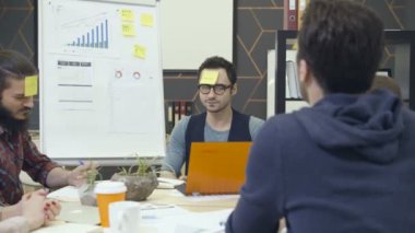 Yaratıcı insanlar kelepçelememz oyun Office grubu