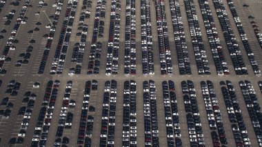 Yeni arabalarla depo otoparkı