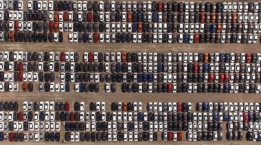 Yeni arabalarla depo otoparkı