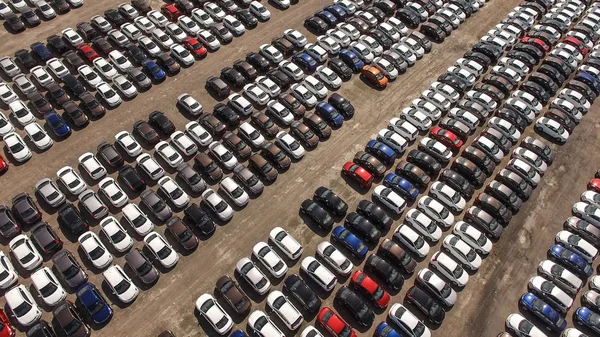 Yeni arabalarla depo otoparkı