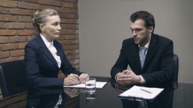 Candidat boş pozisyon için mülakat iş kadını
