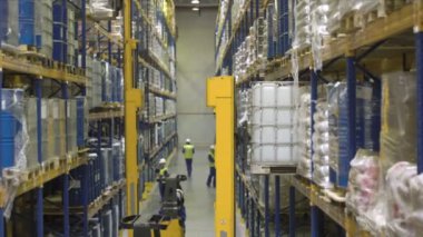 İşçilerin kumandalı elektrikli İstif Makinası kargo raf almak