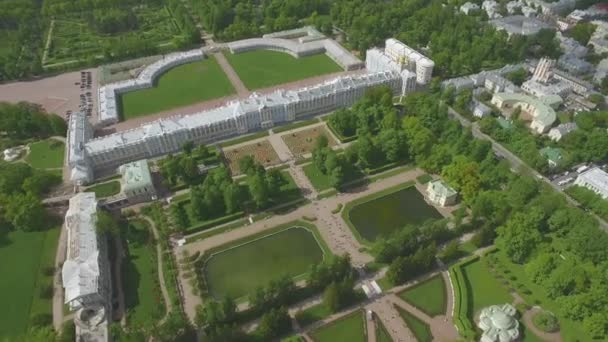 Aerial view of Catherine palace and Catherine park — Stock Video