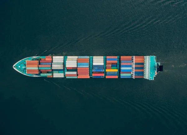 Konteyner gemisi denize Üstten Görünüm