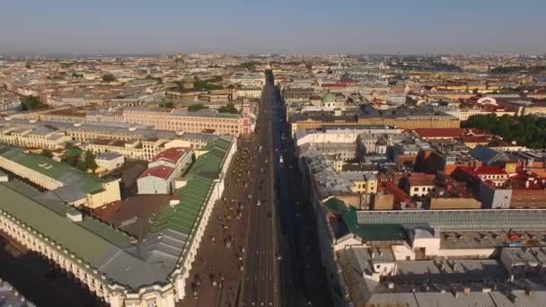 Πετώντας πάνω από το κέντρο πόλης της Αγίας Πετρούπολης — Αρχείο Βίντεο