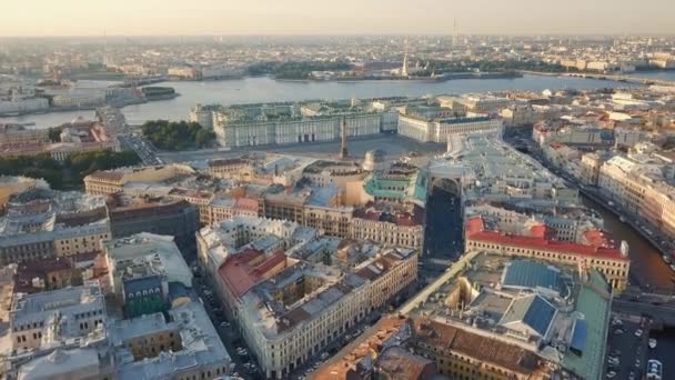 Repülő felett központjában St. Petersburg — Stock videók