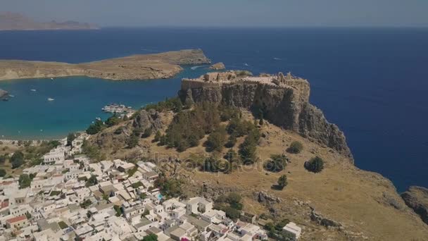 Vue aérienne de l'ancienne Acropole et du village de Lindos 