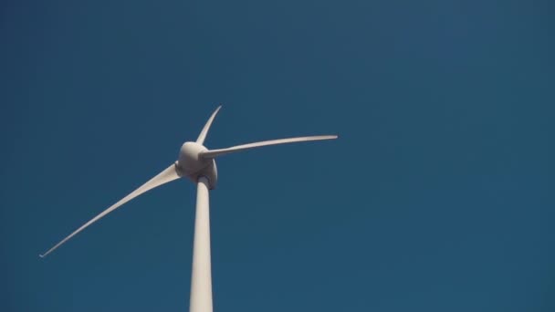 Вращение ветряной турбины — стоковое видео