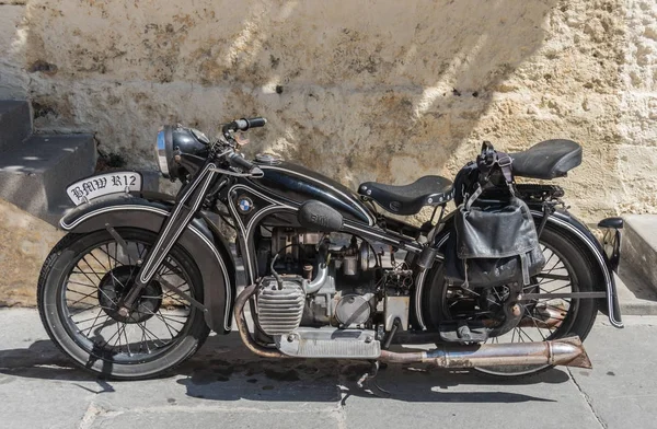 Rodos, Yunanistan, Eylül 2017 - retro Bmw R12 yan görünüm
