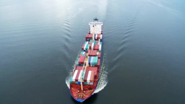 Kargo gemisi denize yelken